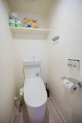 a bathroom with a toilet with a roll of toilet paper at NDZ302 3 min walk to the station, 2 lines, Yamanote Line, explore Tokyo, high-speed Wi-Fi in Tokyo