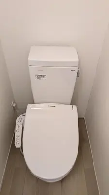 a bathroom with a white toilet in a room at Alley House 201 in Tokyo
