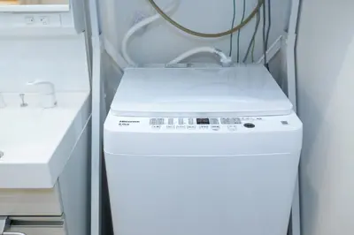 a washer and dryer in a laundry room at Oasis IKEBUKURO in Tokyo