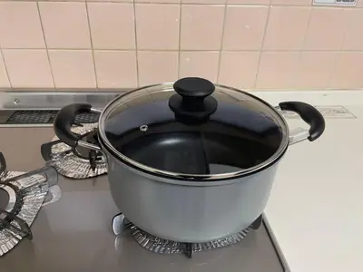 a pot on top of a stove in a kitchen at \u30cf\u30a4\u30af\u30ec\u30b9\u30c8\u65b0\u4e2d\u91ce in Tokyo