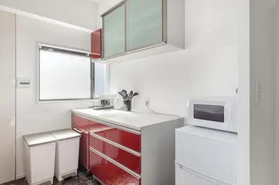 a small kitchen with a sink and a microwave at \u671f\u9593\u9650\u5b9a \u6d45\u8349\u6a4b4floor in Tokyo