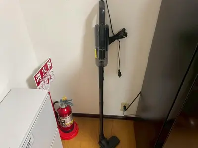 a camera on a tripod in a corner of a room at Yik\u7acb\u82b12\u4e01\u76ee in Tokyo