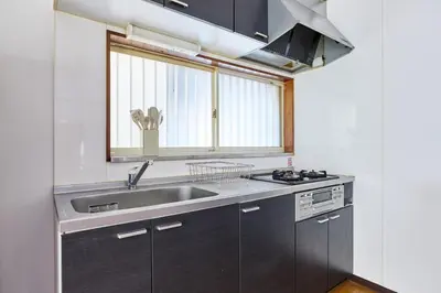 a kitchen with a sink and a window at Yik\u7acb\u82b12\u4e01\u76ee in Tokyo