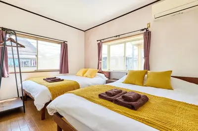 a room with two beds with towels on them at Yik\u7acb\u82b12\u4e01\u76ee in Tokyo