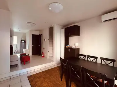 a kitchen and dining room with a table and chairs at new open \u72ec\u680b\u522b\u5885 \u76f4\u8fbe\u65b0\u5bbf \u6b4c\u821e\u4f0e\u753a Wi-Fi\u6709 \u99c5\u5f92\u6b699\u5206 \u6700\u59278\u540d in Tokyo