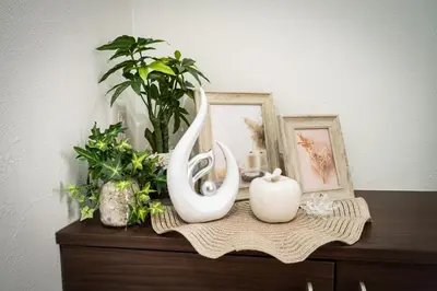 a table with a white vase and plants on it at \u5225\u90b8Zen\u5c0f\u5ca9 Bettei Zen Koiwa in Tokyo