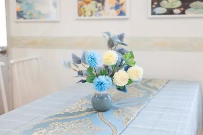 a blue vase with blue and white flowers on a table at Miki Building 4F - Vacation STAY 20370 in Tokyo