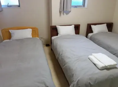 a room with two twin beds with white sheets at K,AND,M,OOIMACHI - Vacation STAY 60966v in Tokyo