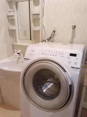 a washing machine in a bathroom with a mirror at K,AND,M,OOIMACHI - Vacation STAY 60966v in Tokyo