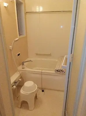 a bathroom with a bath tub and a toilet at K,AND,M,OOIMACHI - Vacation STAY 60966v in Tokyo