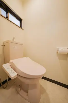 a white toilet in a bathroom with a window at Kitakoiwakotate - Vacation STAY 20435 in Tokyo