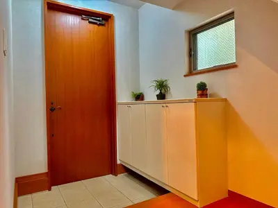 a hallway with a door and a cabinet with plants on it at F2 Ikebukuro Business District hotel, 9 mins to ST Max 4P \u6c60\u888b\u5546\u52a1\u533a \u5168\u65b0\u88c5\u4fee \u4ea4\u901a\u4e2d\u5fc3 \u8f66\u7ad99\u5206\u949f \u6700\u59274\u4eba \u76f4\u8fbe\u65b0\u5bbf \u6d89\u8c37 \u8868\u53c2\u9053 \u54c1\u5ddd \u6c60\u888b \u4e0a\u91ce \u4ee3\u4ee3\u6728 \u94f6\u5ea7 \u539f\u5bbf in Tokyo