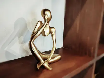 a bronze statue of a person sitting on a table at \u8fd1\u4e0a\u91ce \u5168\u65b0\u88c5\u4fee 2\u5ba41\u53851\u6d74\u5ba41\u536b\u751f\u95f4 \u8bbe\u65bd\u9f50\u5168 \u6700\u59275\u4eba Ueno 2 rooms 1dining room 1 bathrooms 1toilets Max 5P in Tokyo