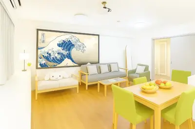 a living room with a table and a painting of the tsunami at OPEN#\uc2e0\uc8fc\ucfe05\ubd84#\uc2dc\ubd80\uc57c10\ubd84#\ud3b8\uc758\uc8102\ubd84#\ucd5c\ub3008\uba85#\uc608\uc05c\uc9d1#114m2#\uce68\ub3005#\ube54\ud504\ub85c\uc81d\ud130 in Tokyo