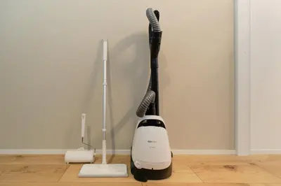 a hair dryer and a vacuum cleaner on the floor at monthly Grand Maison Natsumezaka in Tokyo