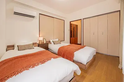 two beds in a hotel room with at Mi-APT Kitashinjuku in Tokyo