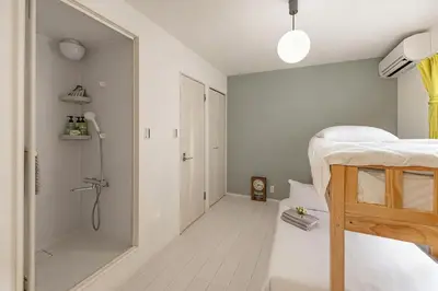 a bedroom with a bed and a walk in shower at 7-minute walk from Otsuka Station,Yamanote Line 3-person Shared garden in Tokyo
