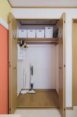 a closet with a toilet in a room at TDR9\u5206 \u99c4\u83d3\u5b50\u3068\u30a2\u30fc\u30c8\u306e\u53ef\u611b\u3044\u30df\u30e5\u30fc\u30b8\u30a2\u30e0\u5bbf \u5922\u304c\u8a70\u307e\u3063\u305f\u5c0f\u3055\u306a\u5b9d\u7bb1 -TAMU-LAND Urayasu- in Urayasu
