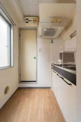 an empty room with a door in a kitchen at \u30a2\u30f3\u30c9\u30b9\u30c6\u30a4\u6c38\u798f3\u4e01\u76ee201 in Tokyo