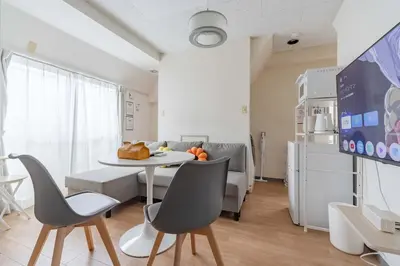 a living room with a white table and chairs at \u30a2\u30f3\u30c9\u30b9\u30c6\u30a4\u6c38\u798f3\u4e01\u76ee201 in Tokyo