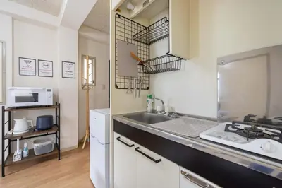 a kitchen with a sink and a counter top at \u30a2\u30f3\u30c9\u30b9\u30c6\u30a4\u6c38\u798f3\u4e01\u76ee202 in Tokyo