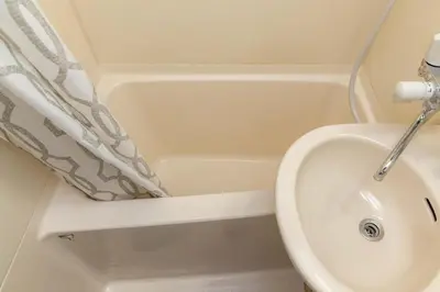 a bathroom with a sink and a shower curtain at \u30a2\u30f3\u30c9\u30b9\u30c6\u30a4\u6c38\u798f3\u4e01\u76ee301 in Tokyo