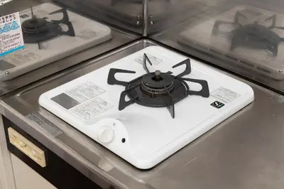a model of a gas stove on a counter at \u30a2\u30f3\u30c9\u30b9\u30c6\u30a4\u6c38\u798f3\u4e01\u76ee301 in Tokyo