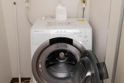 a washing machine with a bottle on top of it at \u30a2\u30f3\u30c9\u30b9\u30c6\u30a4\u6c38\u798f3\u4e01\u76ee301 in Tokyo
