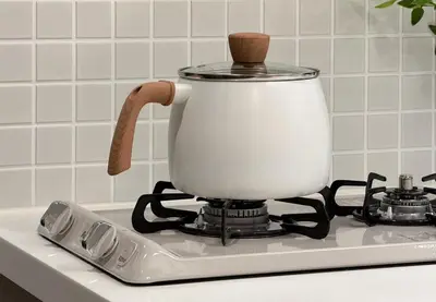 a white tea kettle on a stove in a kitchen at trias815 \u5e73\u548c\u5cf6102\u53f7\u5ba4 in Tokyo
