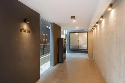 a hallway of a building with a hallway at trias815 \u5e73\u548c\u5cf6102\u53f7\u5ba4 in Tokyo