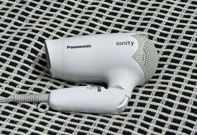 a hair dryer sitting on top of a net at trias815 \u5e73\u548c\u5cf6201\u53f7\u5ba4 in Tokyo