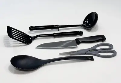 a group of black utensils sitting on a table at trias815 \u5e73\u548c\u5cf6202\u53f7\u5ba4 in Tokyo