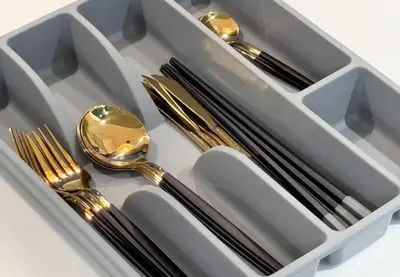 a plastic tray with gold forks and spoons and forks and knives at trias815 \u5e73\u548c\u5cf6202\u53f7\u5ba4 in Tokyo