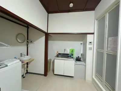 a kitchen with white cabinets and a sink in it at \u6d45\u8349 \u30b9\u30ab\u30a4\u30c4\u30ea\u30fc\u570f10\u5206 \u4ea4\u901a\u81f3\u4fbf \u6d45\u8349\u5bfa\u89b3\u5149 \u53cc\u9b5a\u306e\u5bbf \u4eac\u5cf6 in Tokyo