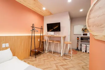 a room with a bed and a desk with a tv at A2 Shibuya, 2 bedrooms and 1 living room, 7 mins to ST Max 4P \u6e0b\u8c37\u5168\u65b0\u88c5\u4fee \u4e24\u5ba4\u4e00\u5385 \u4ea4\u901a\u4e2d\u5fc3 \u8f66\u7ad97\u5206\u949f \u6700\u59274\u4eba \u76f4\u8fbe\u65b0\u5bbf \u6d89\u8c37 \u8868\u53c2\u9053 \u54c1\u5ddd \u6c60\u888b \u4e0a\u91ce \u4ee3\u4ee3\u6728 \u94f6\u5ea7 \u539f\u5bbf in Tokyo