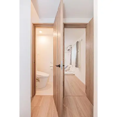 an open door to a bathroom with a toilet at \u685c\u306e\u5ddd70-41 \u7a32\u8377\u753a\u99c5 \u8fd1\u4e0a\u91ce-\u6d45\u8349 2-8\u4eba\u4e28 Inaricho Station, Near Ueno, Asakusa 2-8 people in Tokyo
