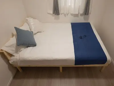 a bed with a blue and white blanket on it at \u685c\u306e\u5ddd70-41 \u7a32\u8377\u753a\u99c5 \u8fd1\u4e0a\u91ce-\u6d45\u8349 2-8\u4eba\u4e28 Inaricho Station, Near Ueno, Asakusa 2-8 people in Tokyo