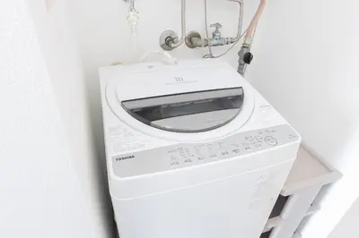 a washer and dryer in a laundry room at \u30a8\u30c9\u30e2\u30c0\u30f3\u30b9\u30c6\u30a4 Edo Modern Stay 01 in Tokyo