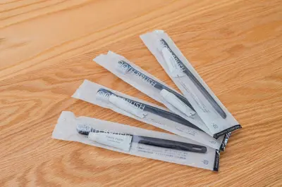 a group of three toothbrushes sitting on a wooden table at \u30a8\u30c9\u30e2\u30c0\u30f3\u30b9\u30c6\u30a4 Edo Modern Stay 01 in Tokyo