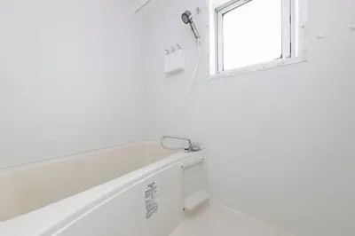 a bathroom with a bathtub and a window at \u30a8\u30c9\u30e2\u30c0\u30f3\u30b9\u30c6\u30a4 Edo Modern Stay 01 in Tokyo