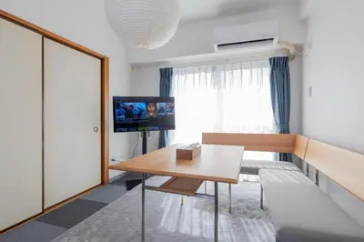 a small room with a table and a tv at \u30a8\u30c9\u30e2\u30c0\u30f3\u30b9\u30c6\u30a4 Edo Modern Stay 01 in Tokyo