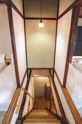 a staircase in a room with two beds at \u6771\u4eac\u4e0b\u753a\u751f\u6d3b in Tokyo