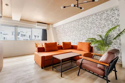 a living room with a couch and a table at dir\u6075\u6bd4\u5bff\u897f2\u4e01\u76ee5a in Tokyo