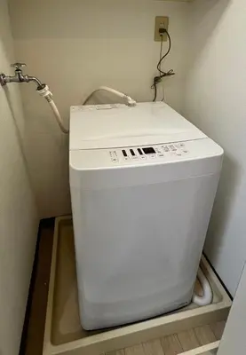 a washing machine in a corner of a room at 5min to\u65b0\u5bbfShinjuku in Tokyo