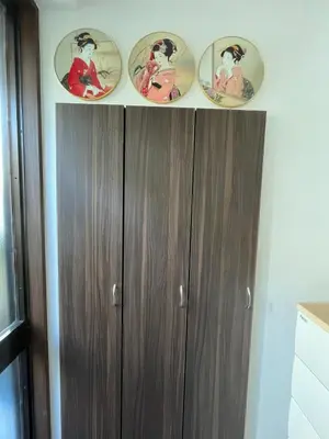 four plates on top of wooden cabinets in a kitchen at Sweet House \u677f\u6a4b in Tokyo