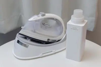 a white machine sitting on a counter next to a bottle at \u30a2\u30f3\u30c9\u30b9\u30c6\u30a4\u5927\u68ee\u4e2d102 in Tokyo