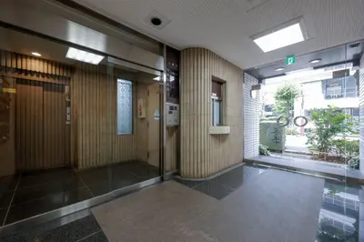 an empty hallway of a building with a glass door at \u30d1\u30ec\u30b0\u30ec\u30a4\u30b9 in Tokyo