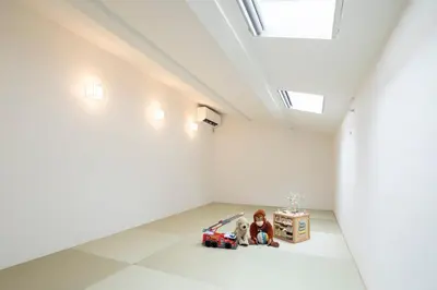 an empty room with a toy truck in it at \u548c\u8239 wafune in Tokyo