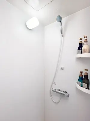 a shower in a bathroom with white walls at \u3068\u307e\u308a\u30fc\u3068Stay \u897f\u4e94\u53cd\u7530 Tomareat Stay Nishi-Gotanda in Tokyo