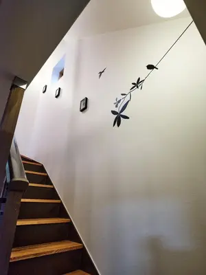 a staircase in a house with birds on the wall at \u3068\u307e\u308a\u30fc\u3068Stay \u897f\u4e94\u53cd\u7530 Tomareat Stay Nishi-Gotanda in Tokyo
